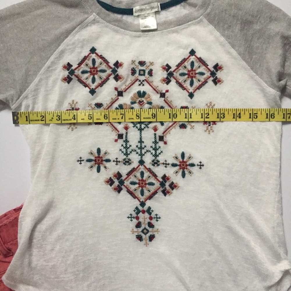 SALE 💥Love on a Hanger / embroidered top - Picture 2 of 7